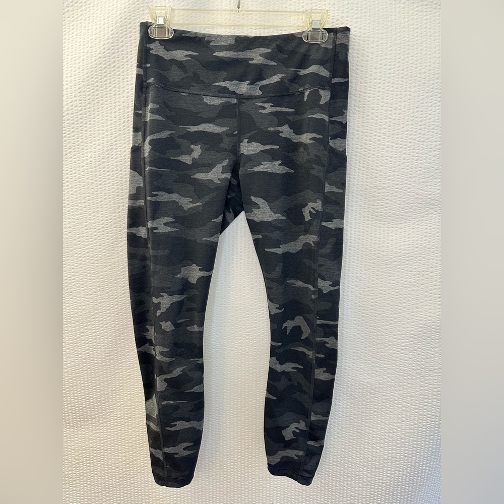 Athleta Ultimate Stash Pocket Camo 7/8 Tight Leggings Black Gray Size: Medium